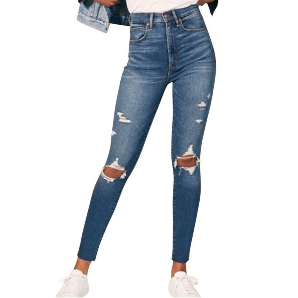 Abercrombie & Fitch•Ultra High Rise Super Skinny Distressed Jeans